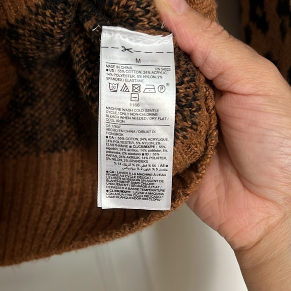 Old Navy CheetahPrint Pullover Sweater - Picture 4 of 6